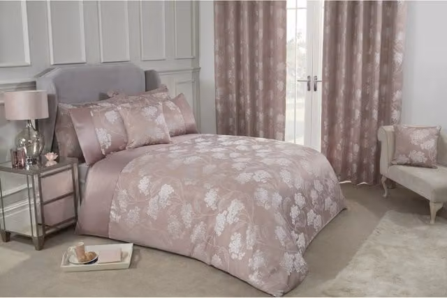 NewEdgeBlinds Blossom Floral Jacquard Duvet Set in Pink, 200 x 200 cm