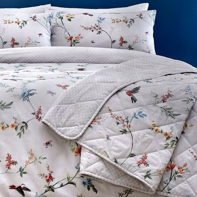 Terrys Reversible Quilted Floral Bedspread in Grey and Beige, W/D/H: 230 x 200 x 230 cm