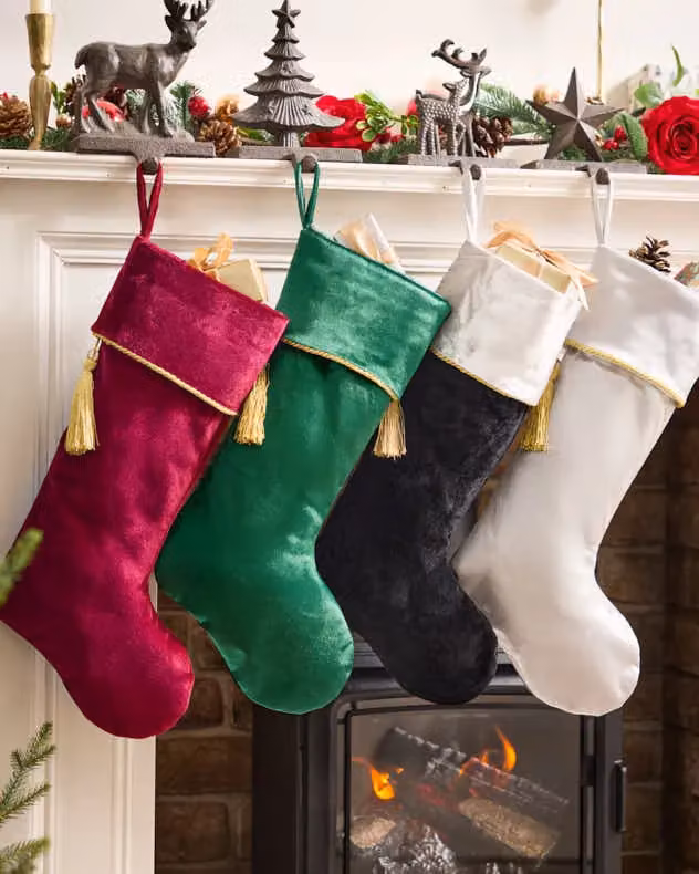 Dibor Set of 4 Kensington Velvet Christmas Stockings in Green and Gold – 3