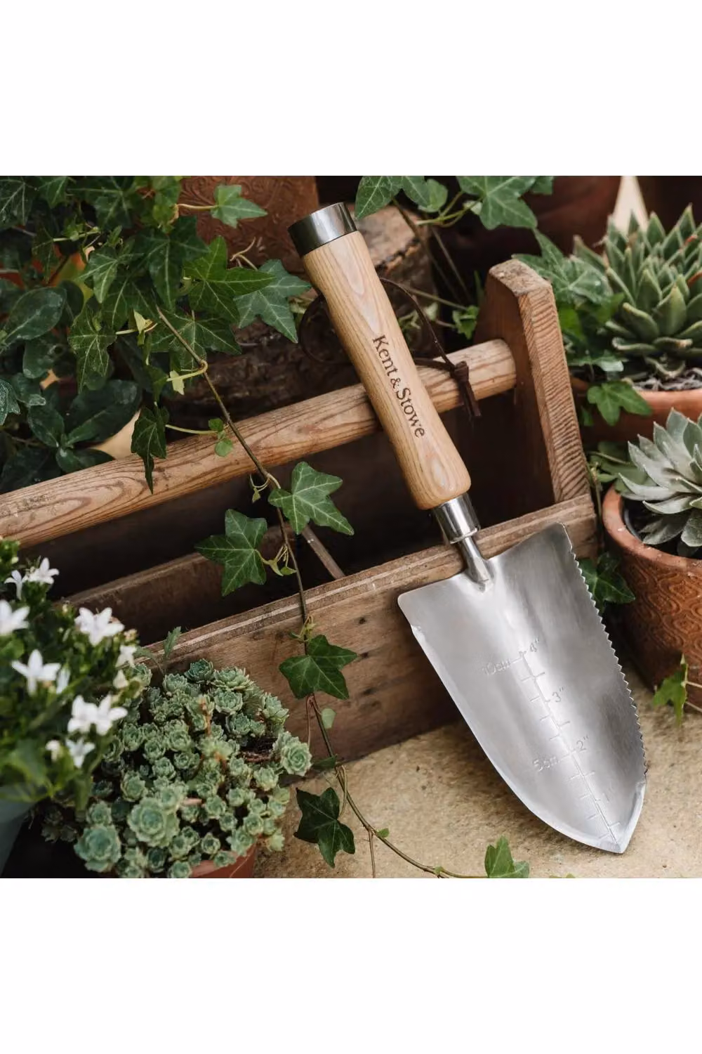 Kent & Stowe Capability Stainless Steel Garden Trowel in Silver and Grey – 6