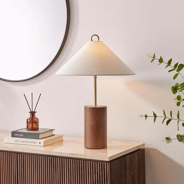 FurnitureboxUK Theo White Wood Table Lamp with Brass Details in Brown and White