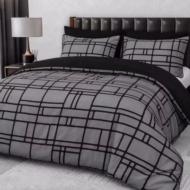 Pamposh Luxury Reversible Microfibre Duvet Cover and Pillowcase Set, Black and Grey, 180 x 200 cm – 1