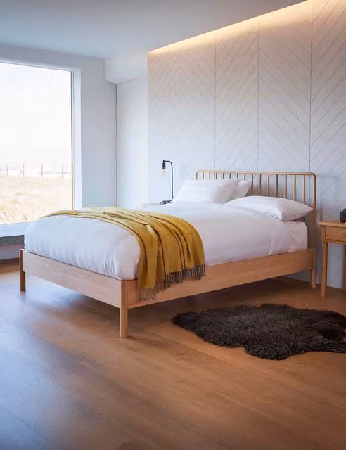 Gallery Direct Wycombe 4'6" Spindle Bed in Natural Oak Wood, W/D/H: 140 x 200 cm