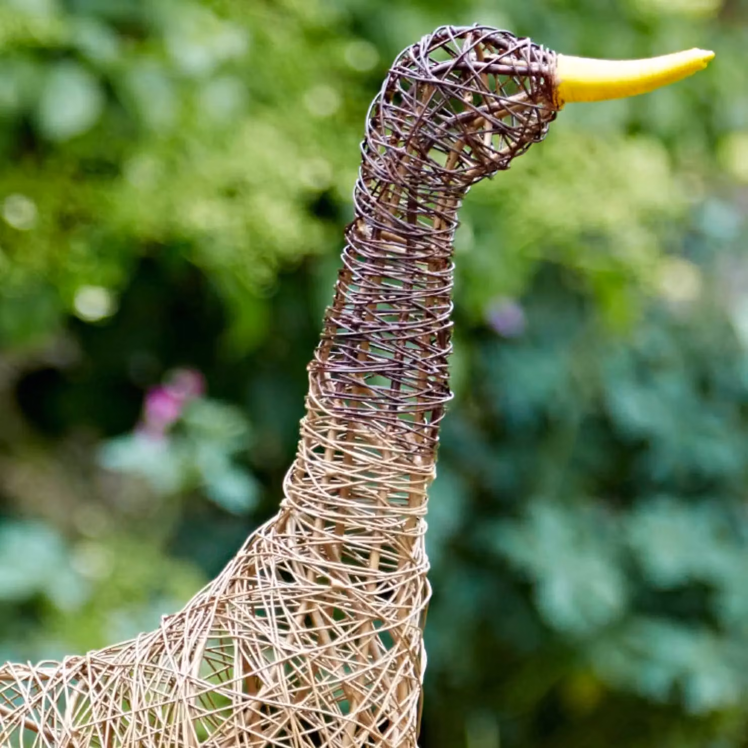 Paper High Jiro the Standing Duck Wire Garden Ornament in Brown, Metal Sculpture W/D/H: 44.0 x 25.0 x 16.5 cm – 2