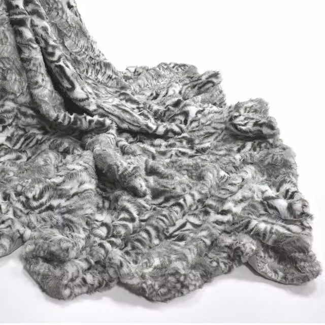 Velosso Luxurious Faux Rabbit Fur Blanket in Grey, W/D/H: 125 x 150 cm