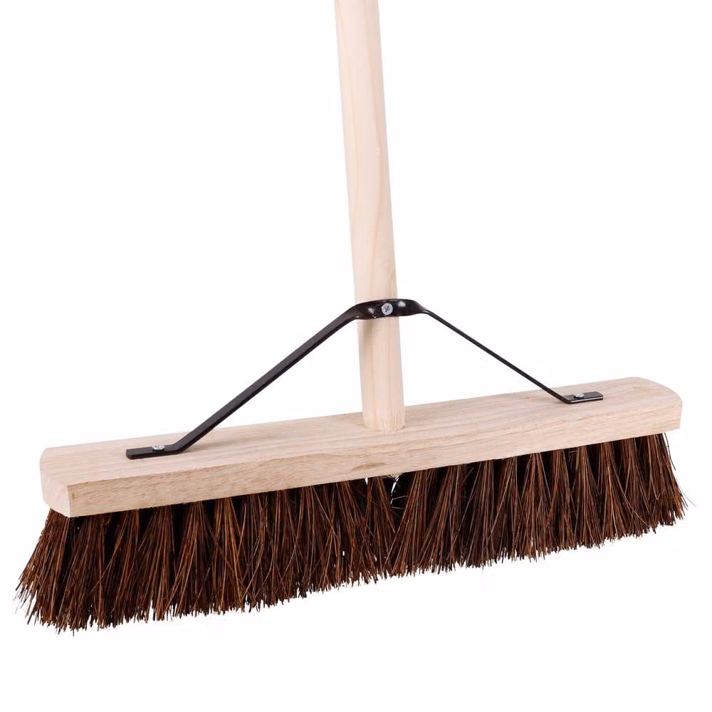 Charles Bentley Coco Fibre Outdoor Broom in Brown, H 127 x W 45 x D 6 cm – 2