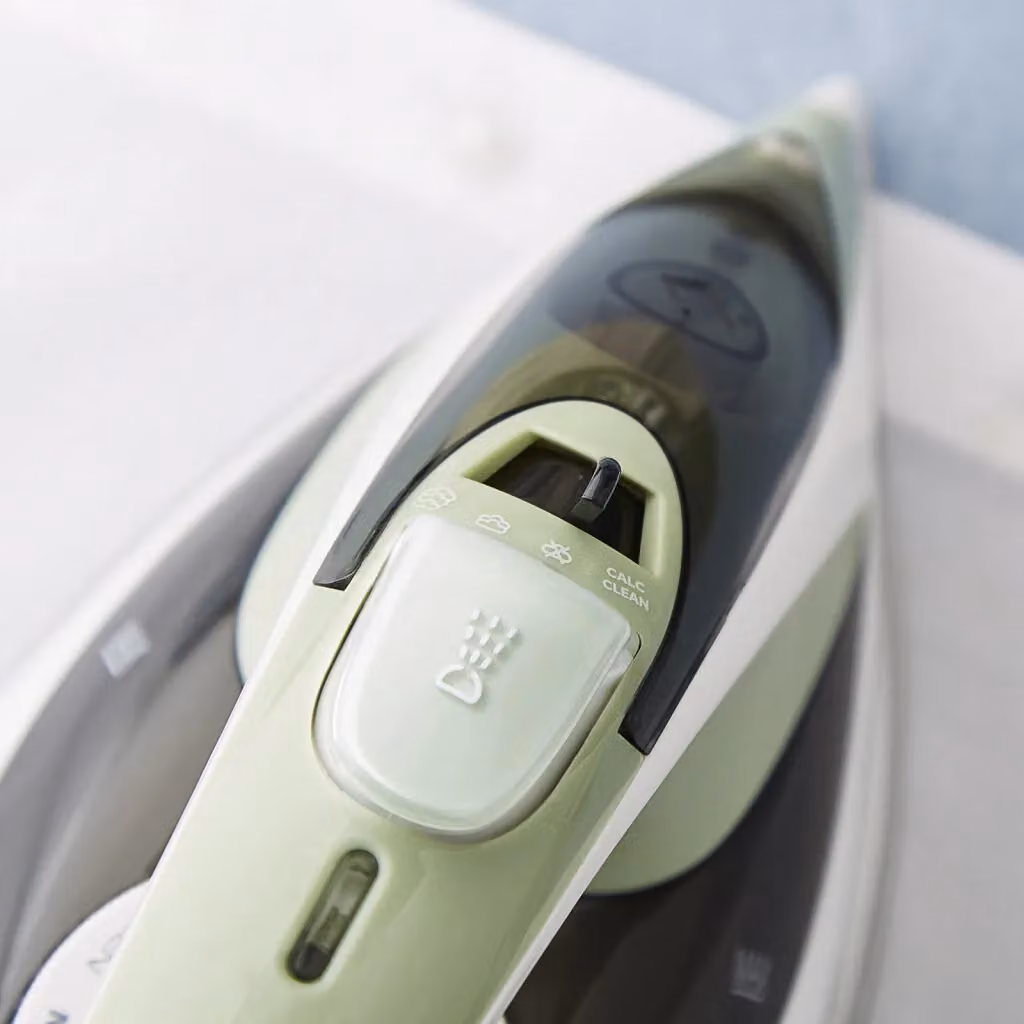 Morphy Richards Steamflow Turbo Steam Iron with Ceramic Soleplate, 2400W, Green and Grey – 5
