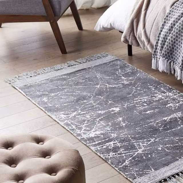 Wyld and Coco Modern Glam Abstract Viscose and Cotton Woven Rug in Grey with Fringes, W: 80 cm, L: 150 cm – 1