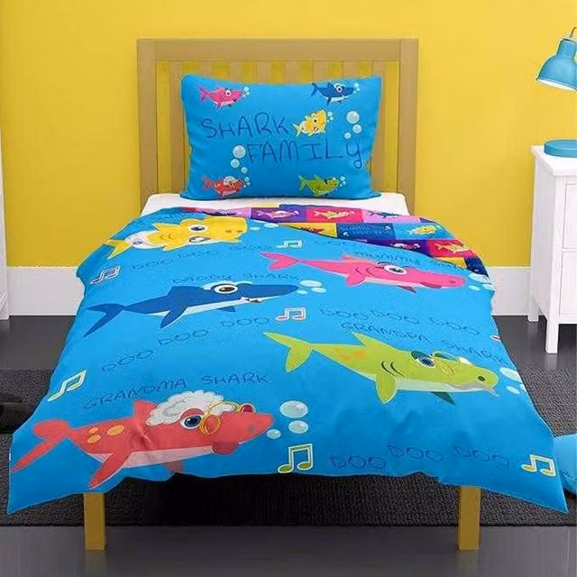 Baby Shark Doo Doo Reversible Duvet Cover and Pillowcase Set in Blue, W/D/H: 90 x 190 cm – 1
