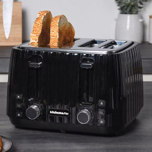 KitchenMaster Waterfall 4 Slice Toaster in Black