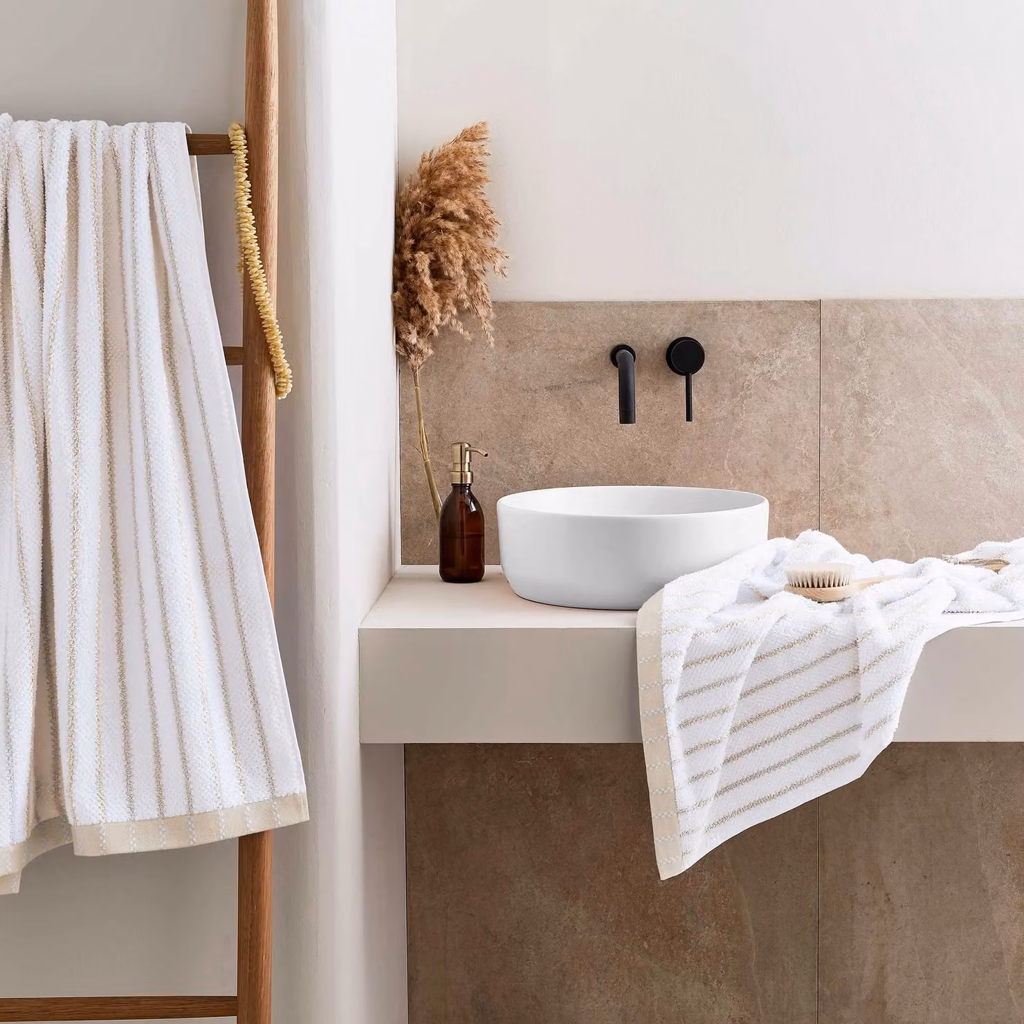 Murmur Verity Striped Linen and Cotton Bath Towel in Beige and White – 2