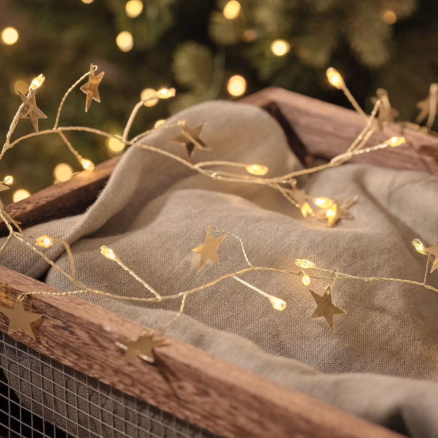 Lights4fun Gold Star Cluster LED Micro Light Garland with Warm White Lights and Timer