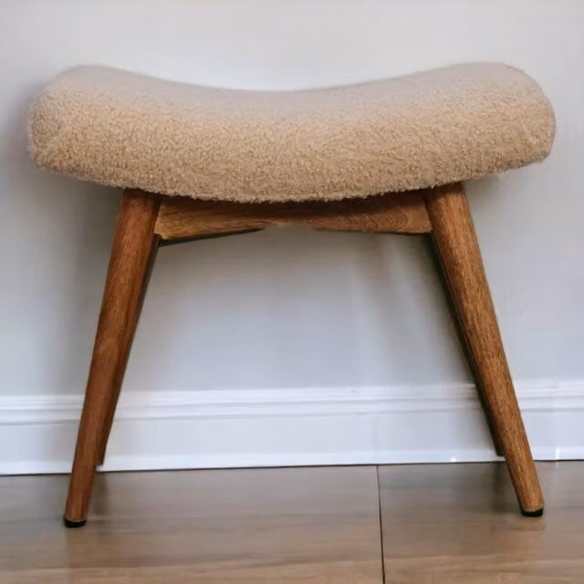 Aosom UK Solid Wood Bouclé Curved Bench with Upholstered Seat in Brown, W/D/H: 63 x 40 x 52 cm
