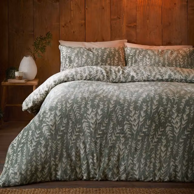Fusion Winter Foliage Reversible Flannel Fleece Duvet Cover Set in Green, 90 x 200 cm – 1