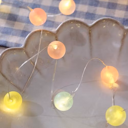 Lights4fun Indoor 20 Pastel Ball Micro LED Battery Operated Decorative String Fairy Lights in Multicolour, White and Silver, Length: 1.9 m – 2