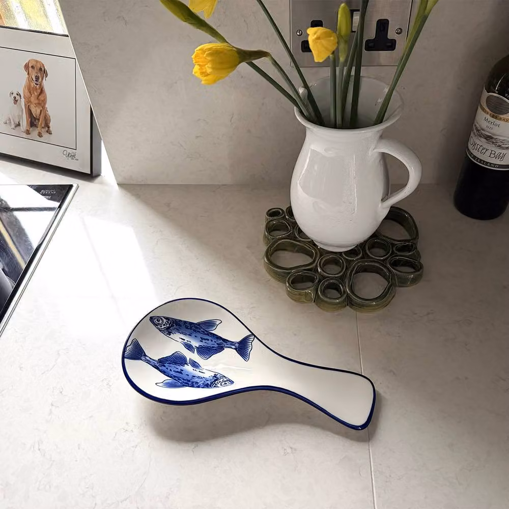 Verano Spanish Ceramics Ocean Fish Ceramic Kitchen Utensil Spoon Rest in Blue and White, L: 27 cm, H: 3 cm – 3