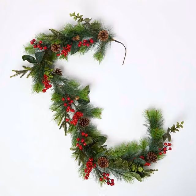 Homescapes Artificial Winter Woodland and Eucalyptus Hanging Garland in Green, Red and Brown