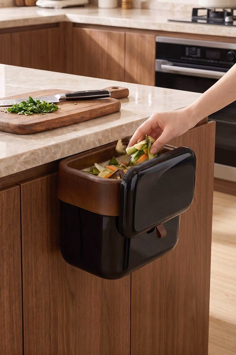 Living and Home 7L Wall Mounted Hanging Trash Bin with Flip Lid in Black – 4