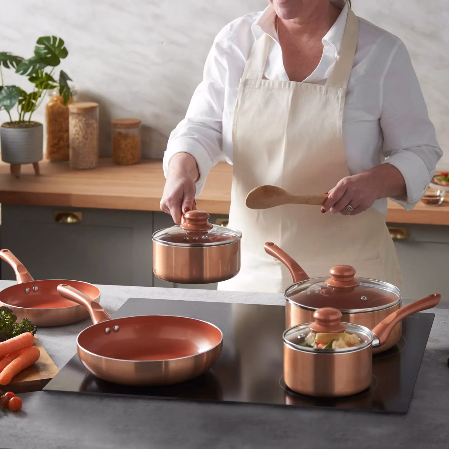 VonShef 8 Piece Non-Stick Copper and Bronze Ceramic Cookware Set with Glass Lids, Induction Safe – 8