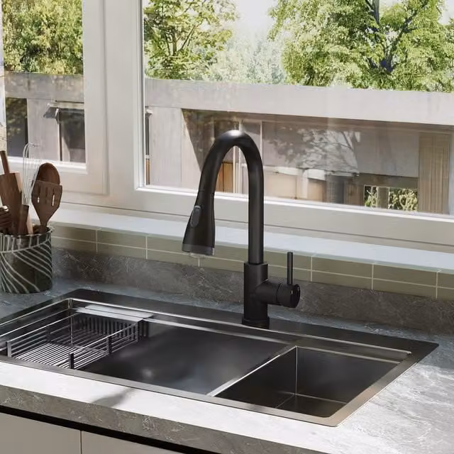 Darphe Matt Black Kitchen Mixer Tap with Pull-Out Sprayer and Spray Function