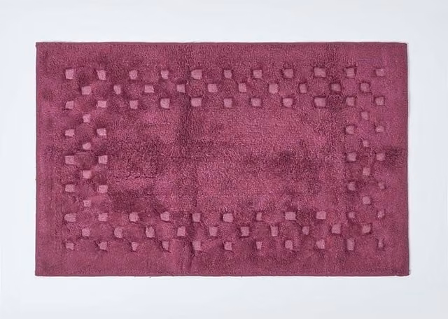 Homescapes Cotton Check Border Bath Mat in Aubergine Purple, Non-Slip and Machine Washable – 1