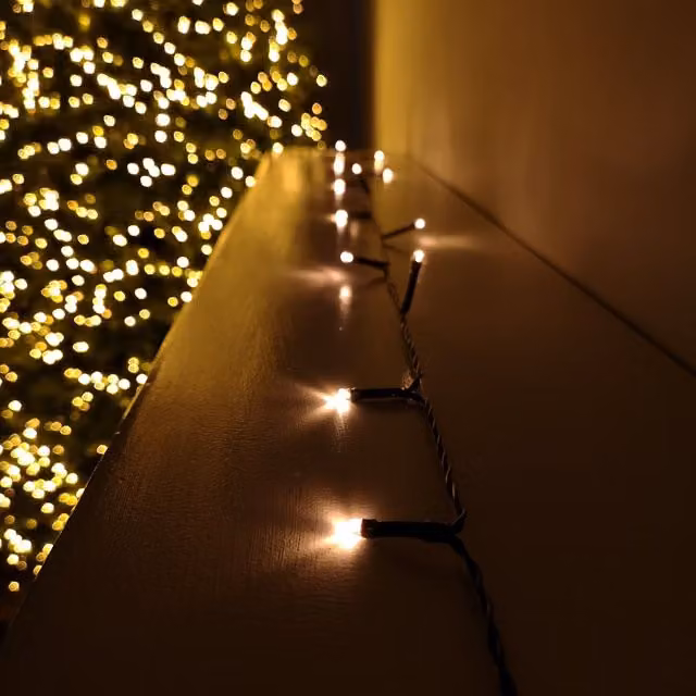 Samuel Alexander Premier Decorations 400 LED Christmas String Lights in Vintage Gold with Timer, Warm White, 40m, Battery Operated, Indoor and Outdoor Use – 1