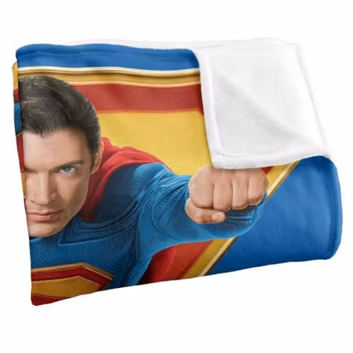 Warner Bros. Superman 2025 Flying Over S-Shield Super Soft Fleece Throw Blanket for Children, Multicolour, W: 127.0 cm, L: 152.4 cm – 2