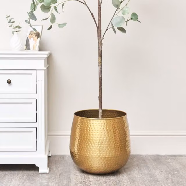 Melody Maison Gold Hammered Metal Round Tabletop Planter W: 40 cm, D: 38 cm – 1