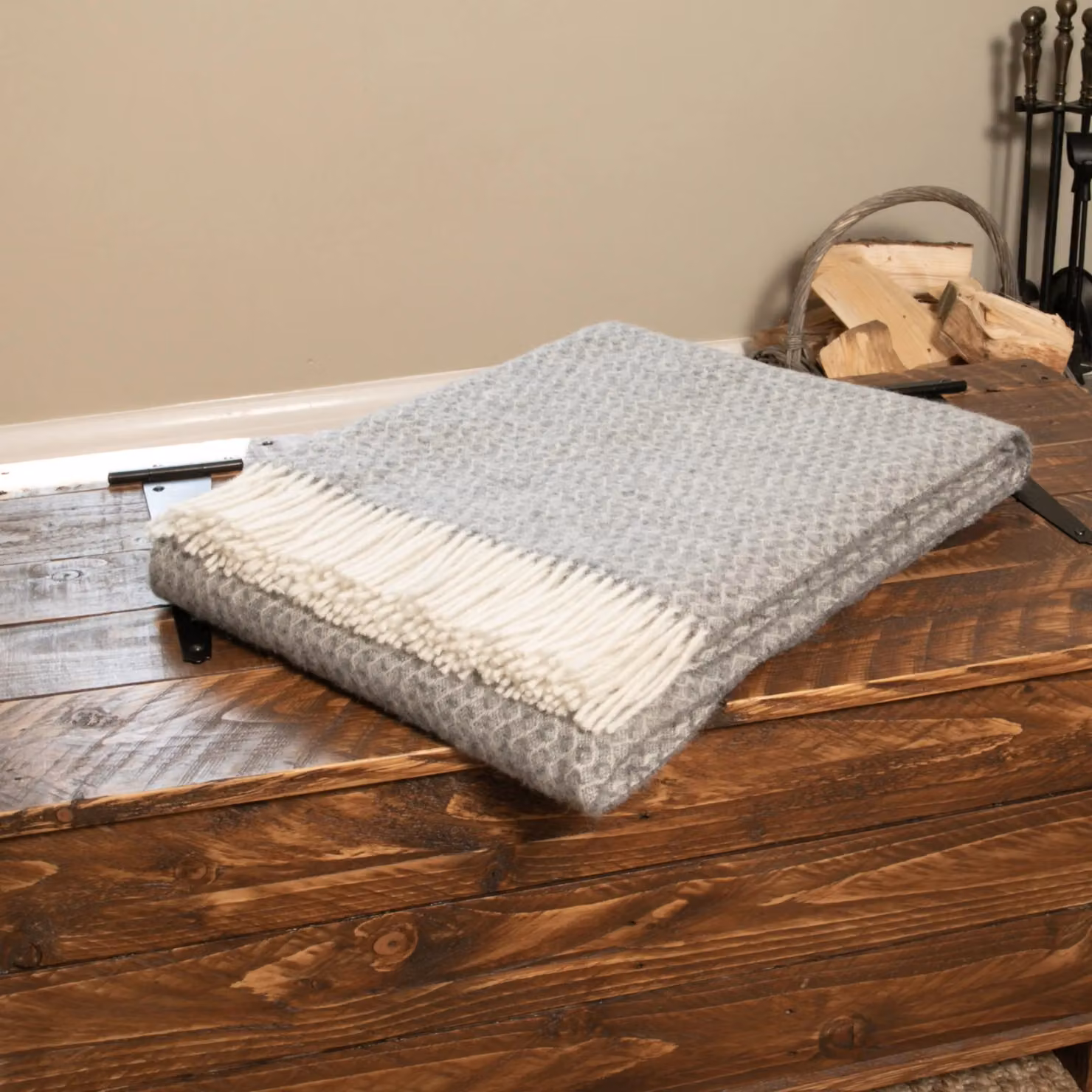 Native Natural Grey Wool Blanket with Hoop Pattern – 2