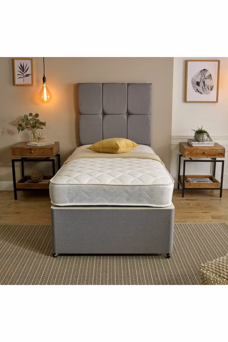 Starlight Beds Cooltouch Hybrid Memory Foam and Coil Spring Mattress in White, W/D/H: 180 x 200 cm