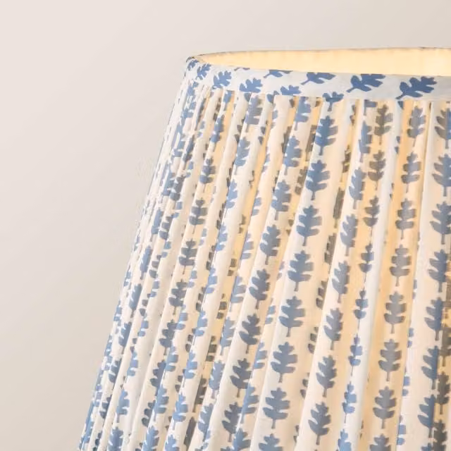 ValueLights Morrigan Cream Wood Tripod Floor Lamp with Blue Ditsy Floral Fabric Shade and Bulb – 1