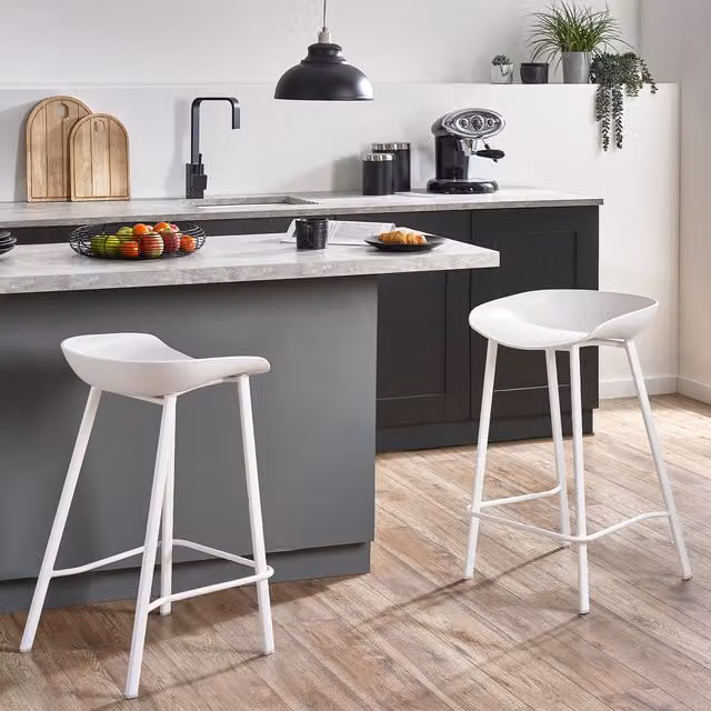Julian Bowen Set of 2 Renzo Bar Stools in White