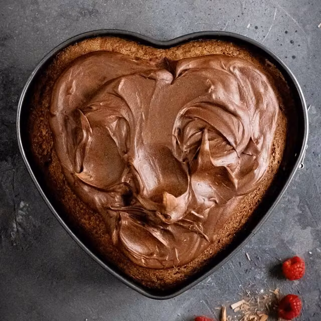 MasterClass Non-Stick Carbon Steel Heart Shape Springform Cake Tin, Grey