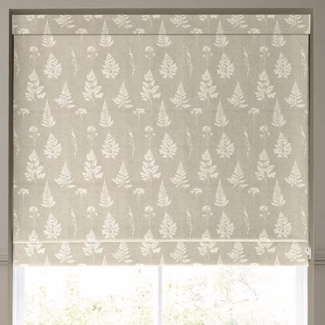 Emily Bond Tynesfield Made to Measure Floral Linen Blackout Roman Blind in Red and Beige