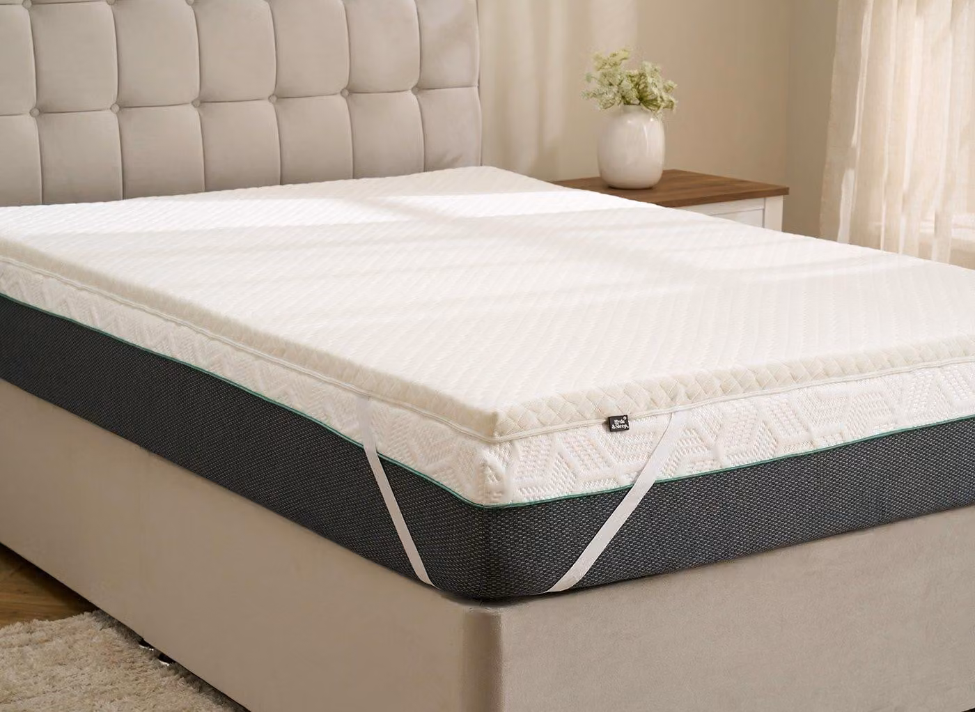 Hyde and Sleep Memory Foam Mattress Topper for Adults, White