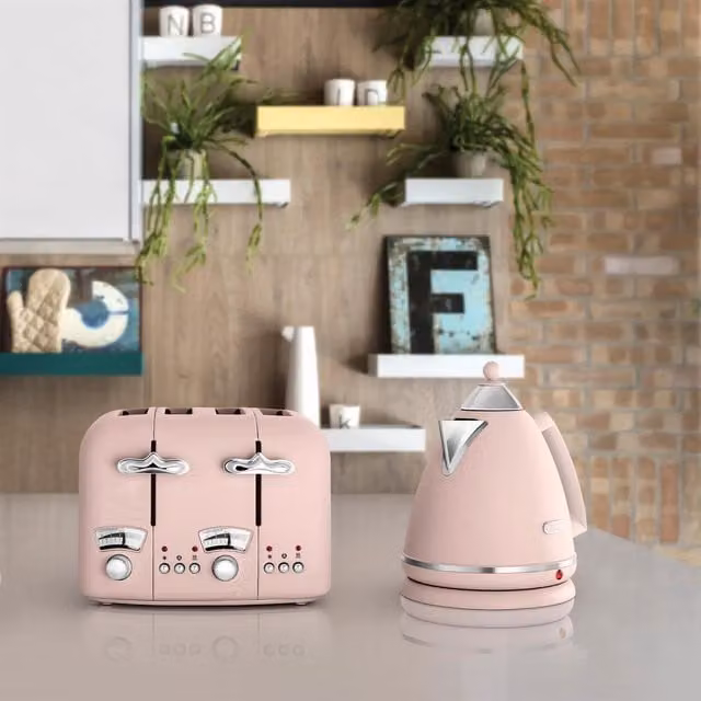 DeLonghi Pink Kettle and 4 Slice Toaster Set
