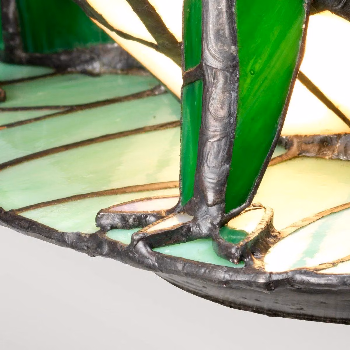 Netlighting Frog Tiffany Table Lamp in Brown and Green with Vintage Bronze Finish and G9 Bulb Compatibility – 4