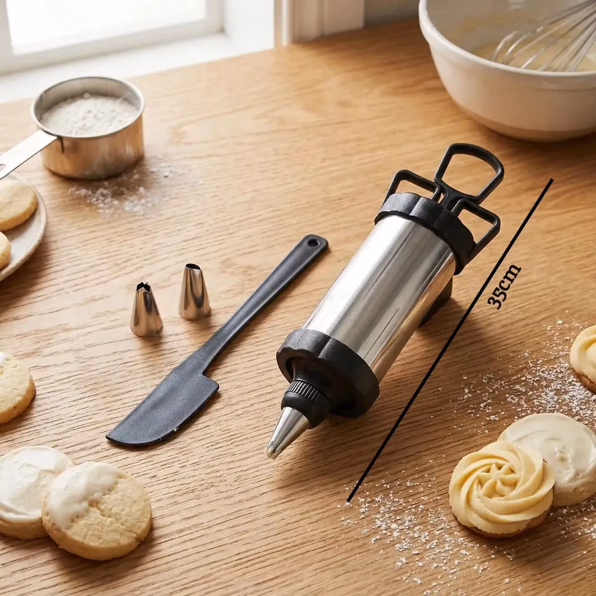 Orsina Icing Set with 4 Stainless Steel Nozzles and Spatula in Silver and Black – 4