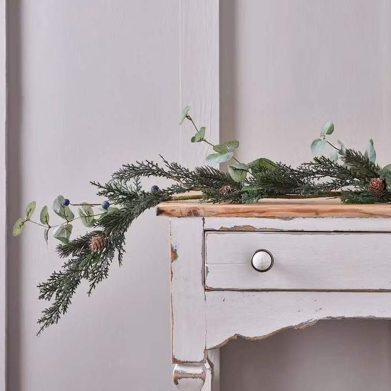 Lights4fun 1.5m Artificial Autumn and Winter Foliage Garland with Blueberries and Pinecones in Blue and Green