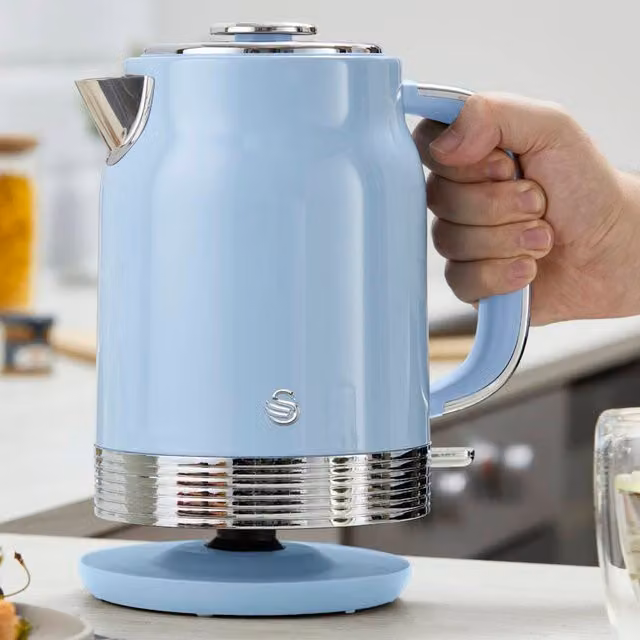 Swan Retro Revive 1.7 l Jug Kettle in Blue