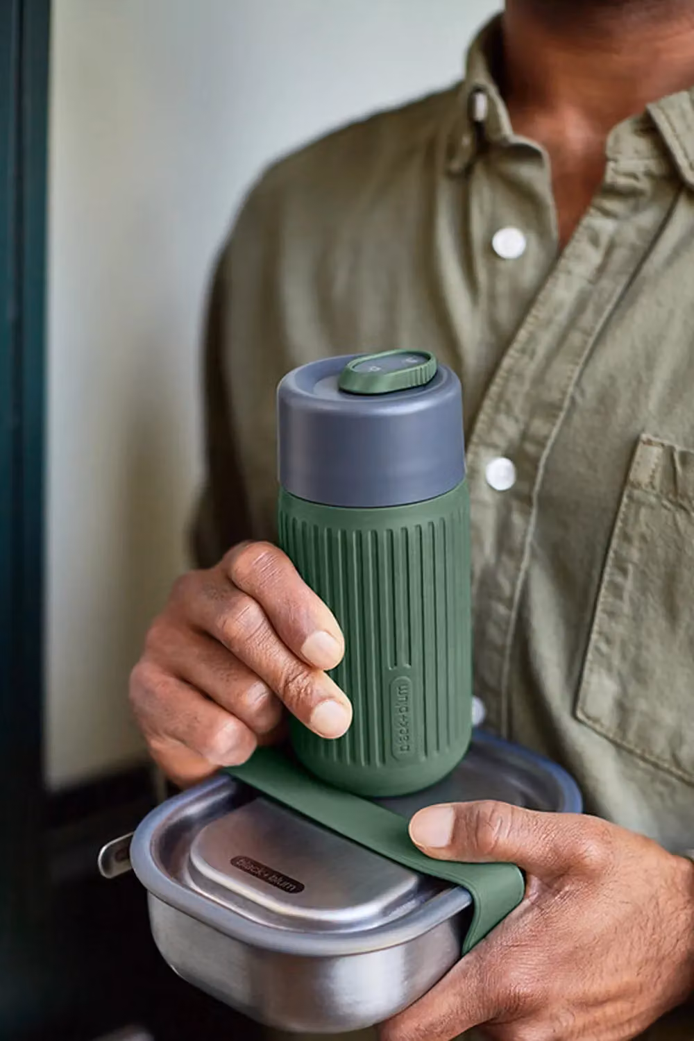 Black + Blum Double Walled Glass Travel Mug with Lid in Green – 2