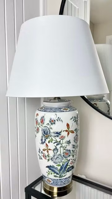 Downton Interiors Red, Blue and White Floral Ceramic Table Lamp with White Fabric Shade – 1