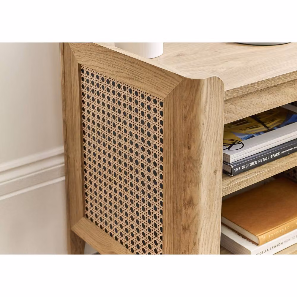 Cheshire Melrose Oak Lamp Table with Removable Shelf and Rounded Edges – 3