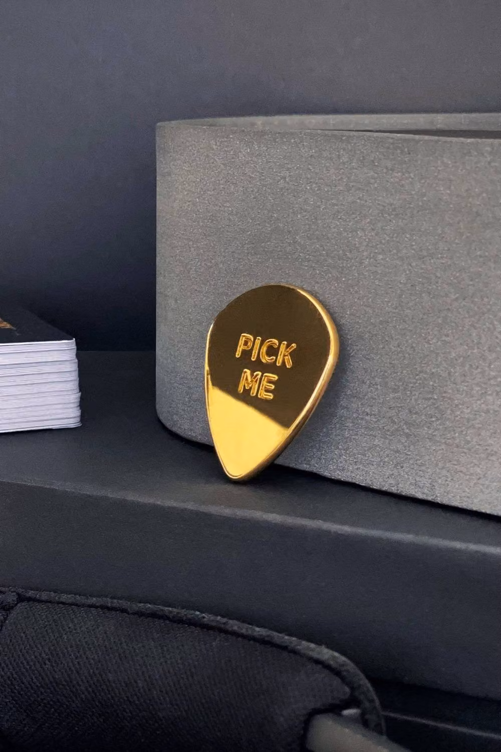 Suck UK Pick Me Gold Plectrum Lucky Charm Metal Tabletop Ornament – 4