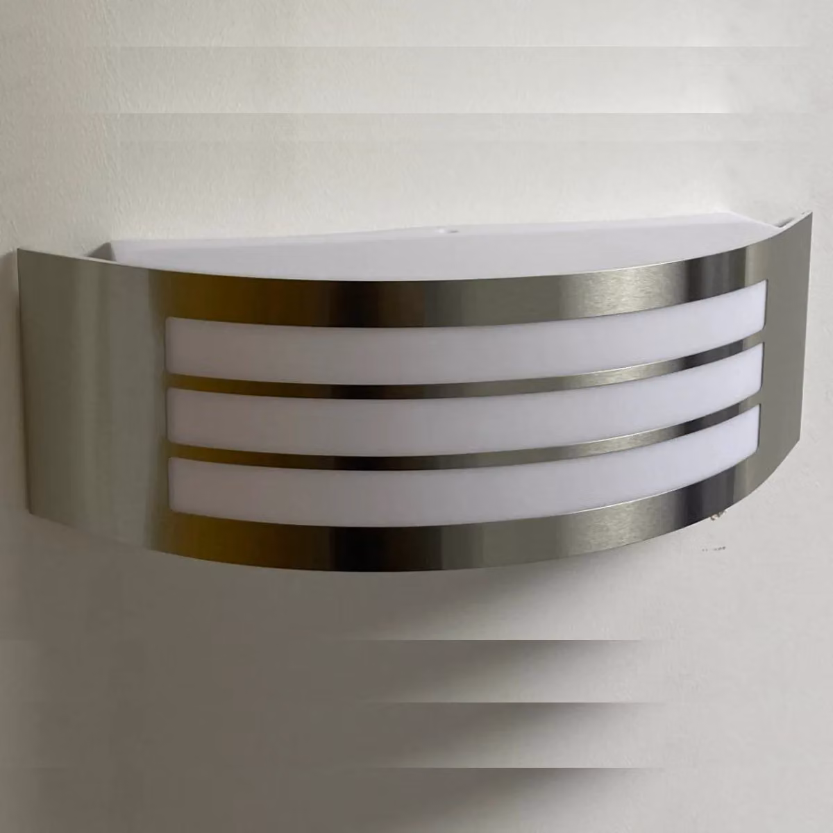 CGC Lighting Striker Stainless Steel Curved Arc Outdoor Wall Light in Silver – 3