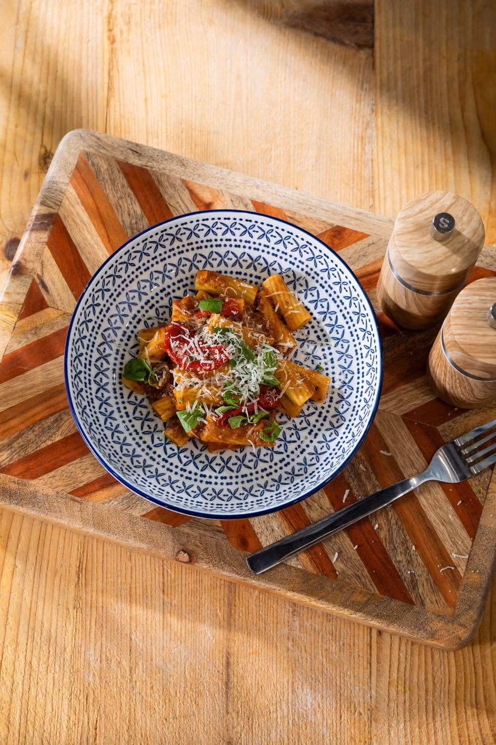 Mikasa Blue Mediterranean Glazed Stoneware Pasta Bowl, 21 cm – 6