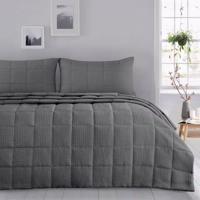Velosso Classic Waffle Pique Quilted Throw Set with Pillowcases in Grey