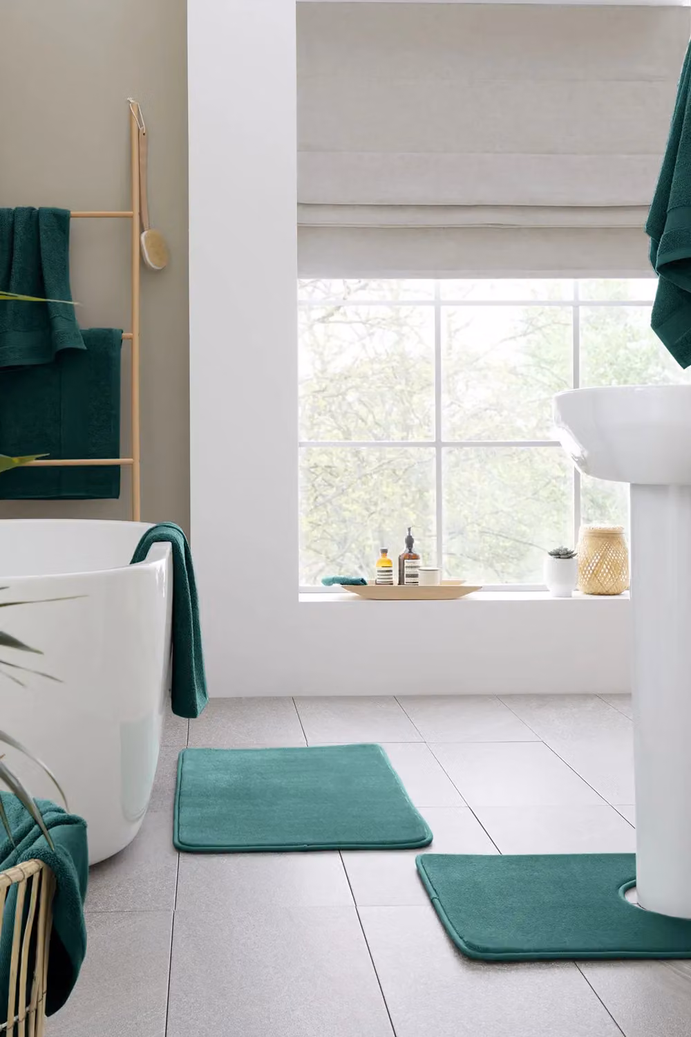 Catherine Lansfield Fluffy Plain Cotton Anti Bacterial Towels in Green – 3