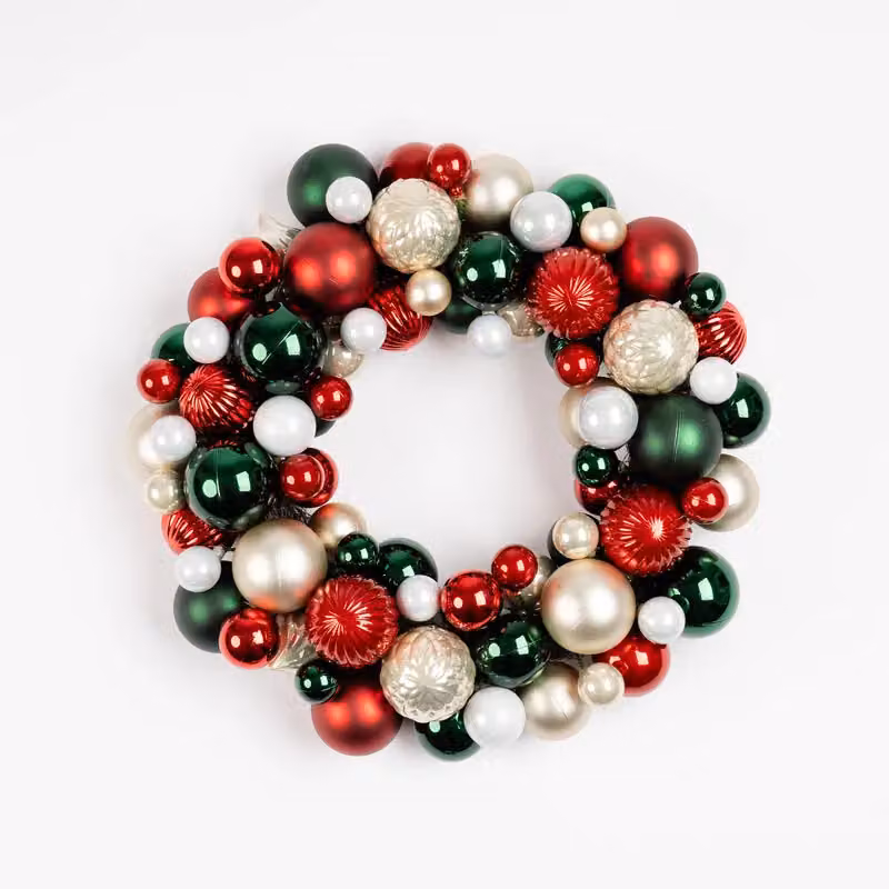 Scottish Everlastings Ltd Round Christmas Bauble Wreath in Green, Red and White, Diameter: 41 cm – 2