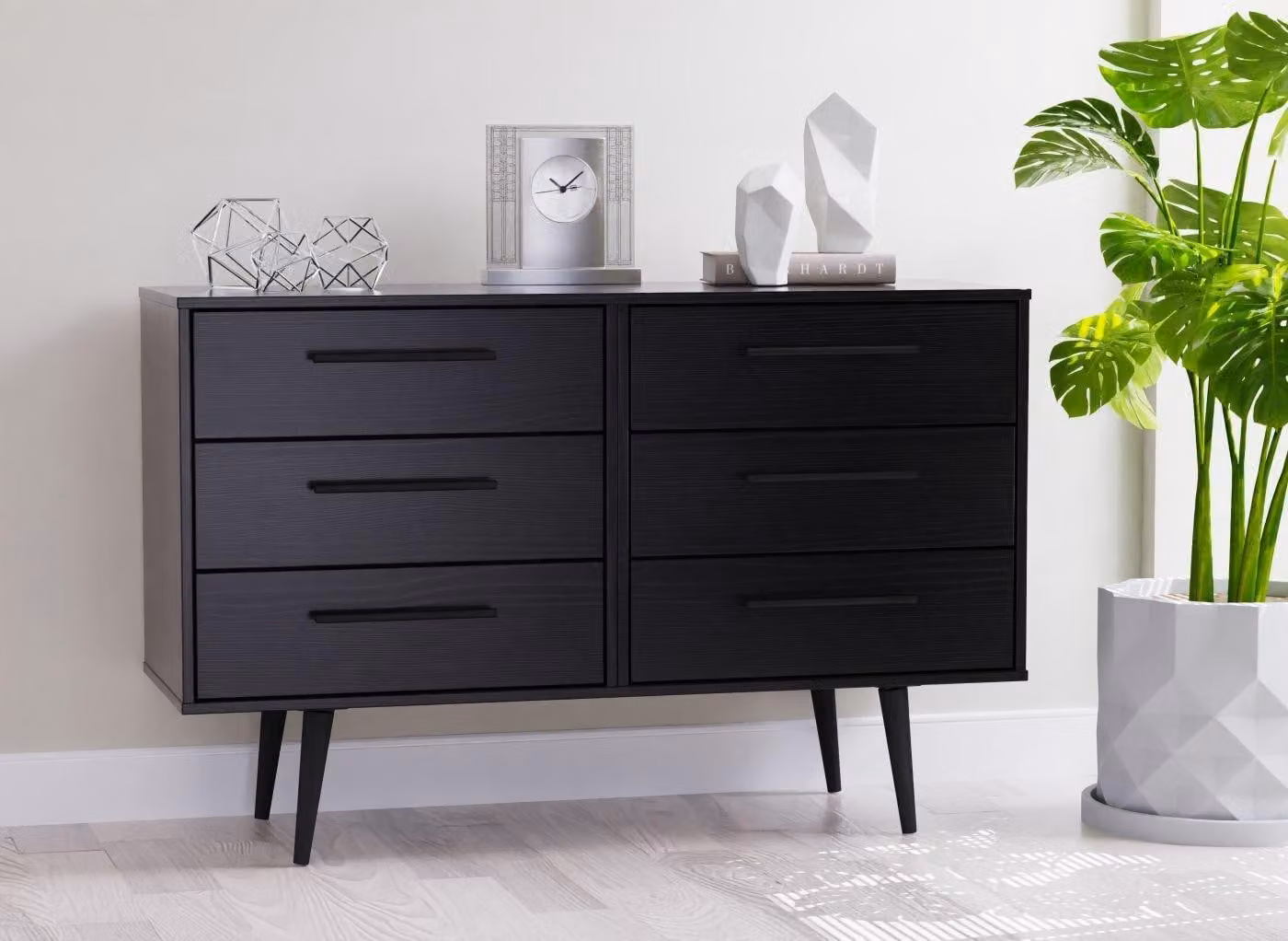 Oregon 6-Drawer Chest in Black with Soft-Close Drawers and Scandinavian Design